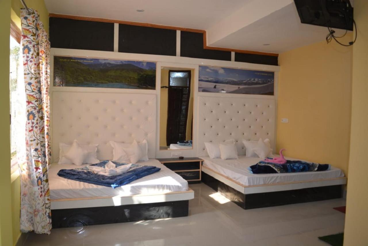 Nice One Palace Srinagar  Bagian luar foto
