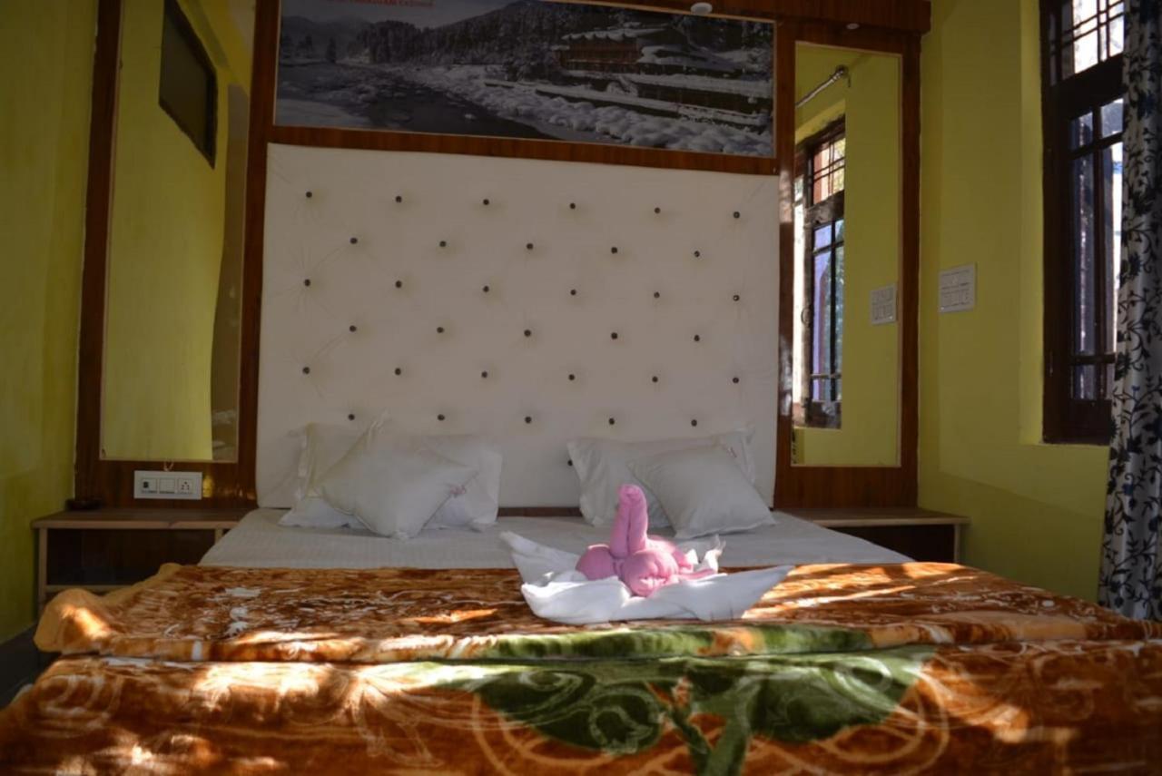 Nice One Palace Srinagar  Bagian luar foto