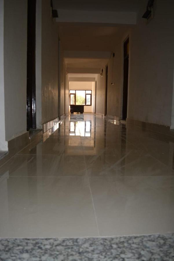 Nice One Palace Srinagar  Bagian luar foto