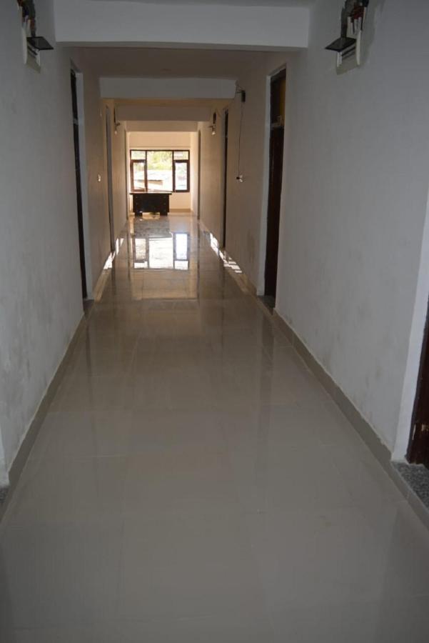 Nice One Palace Srinagar  Bagian luar foto