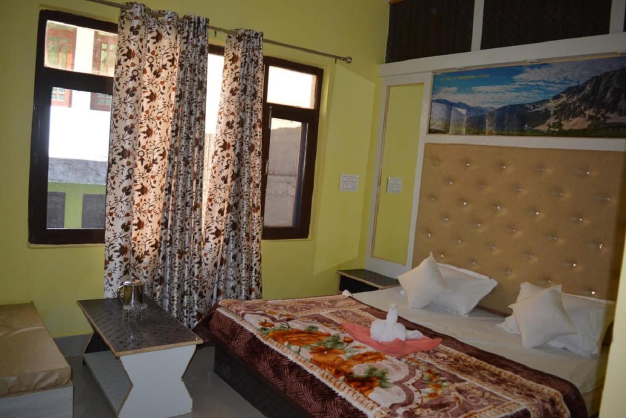 Nice One Palace Srinagar  Bagian luar foto
