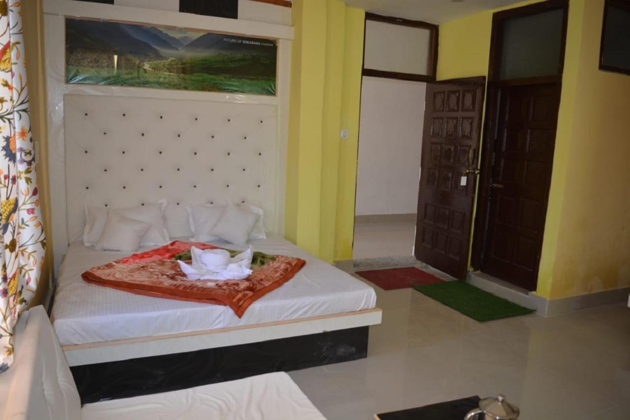 Nice One Palace Srinagar  Bagian luar foto