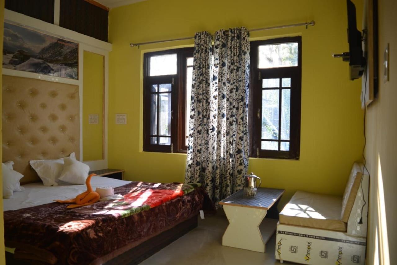 Nice One Palace Srinagar  Bagian luar foto