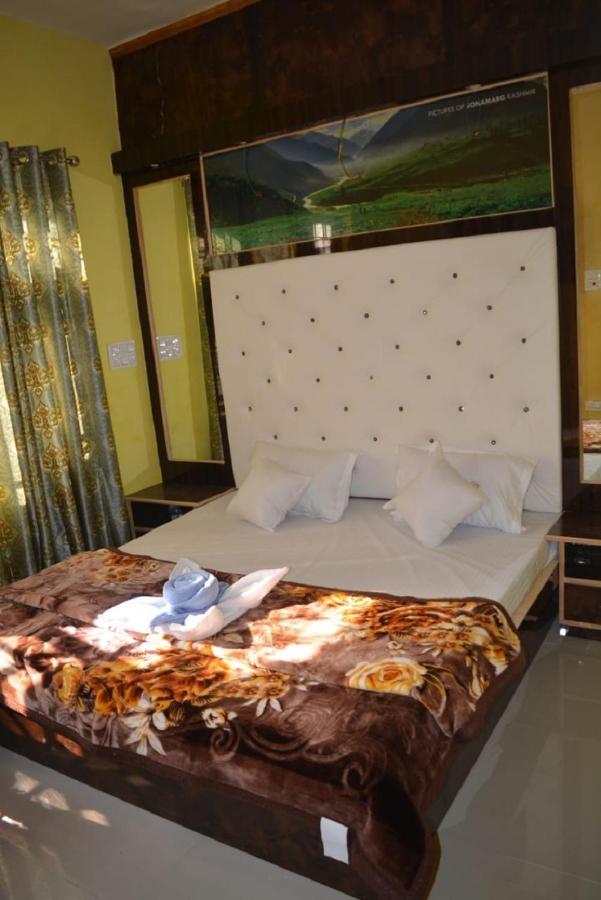 Nice One Palace Srinagar  Bagian luar foto